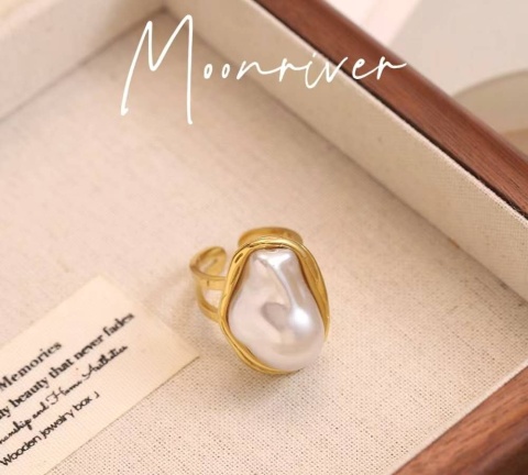 Regulowany pierścionek z nieregularną perłą