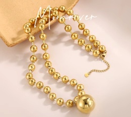 Siła formy. Blask, który przyciąga. Nowoczesna biżuteria dla kobiet świadomych swojego stylu.