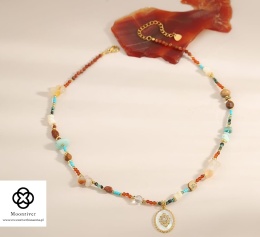 Naszyjnik z naturalnych kamieni z okrągłą zawieszką