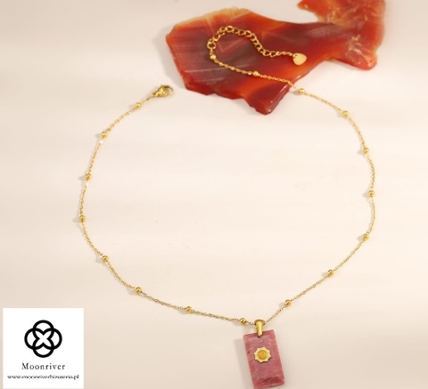 Delikatny naszyjnik z prostokątną zawieszką