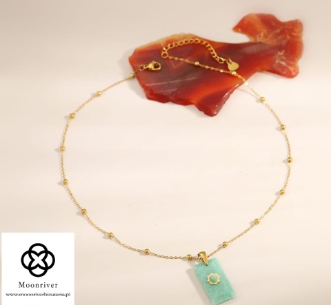 Delikatny naszyjnik z prostokątną zawieszką