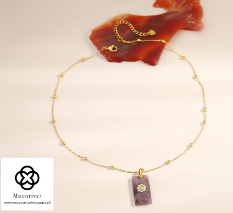 Delikatny naszyjnik z prostokątną zawieszką